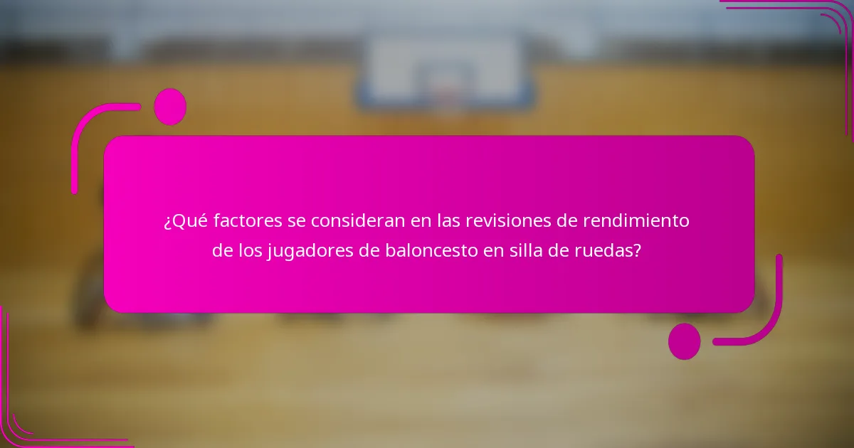 ¿Qué factores se consideran en las revisiones de rendimiento de los jugadores de baloncesto en silla de ruedas?